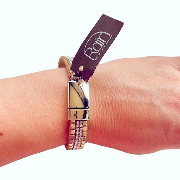 NWT Cream Leather Studs Rhinestones Crystal Gold Magnetic Clasp Bracelet Jewelry - Picture 2 of 6